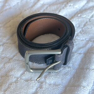 Men’s 30” Vineyard Vines navy blue suede belt.
